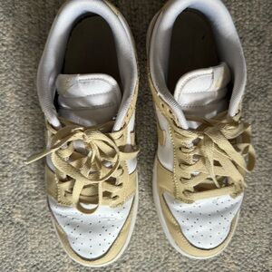 White and Beige Low-Top Nike dunks Sneakers